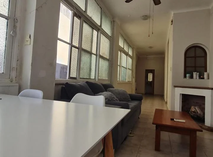 Casa de Época refaccionada con Local y Cochera, Ubicación Inmejorable- En Venta 1