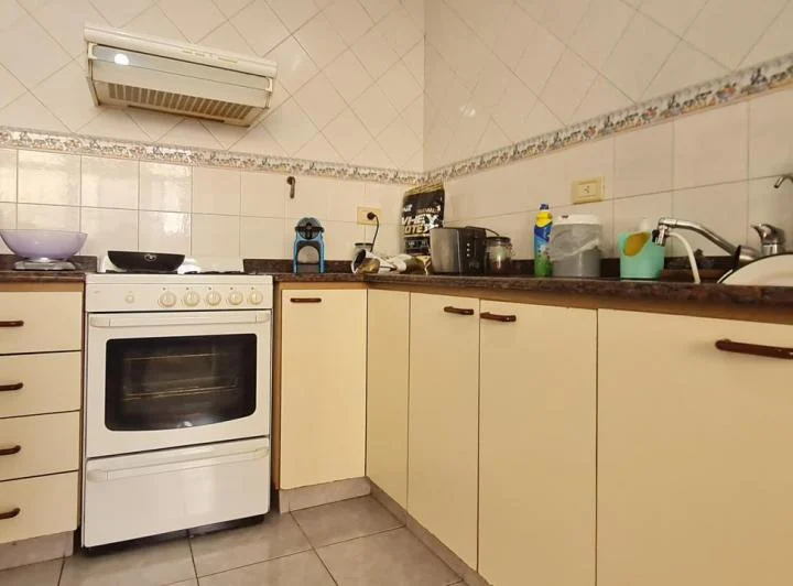 Casa de Época refaccionada con Local y Cochera, Ubicación Inmejorable- En Venta 4