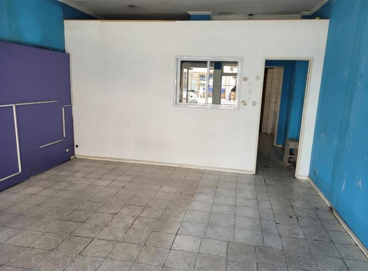 Local en pleno centro comercial, a una cuadra de la Municipalidad- En Alquiler 2