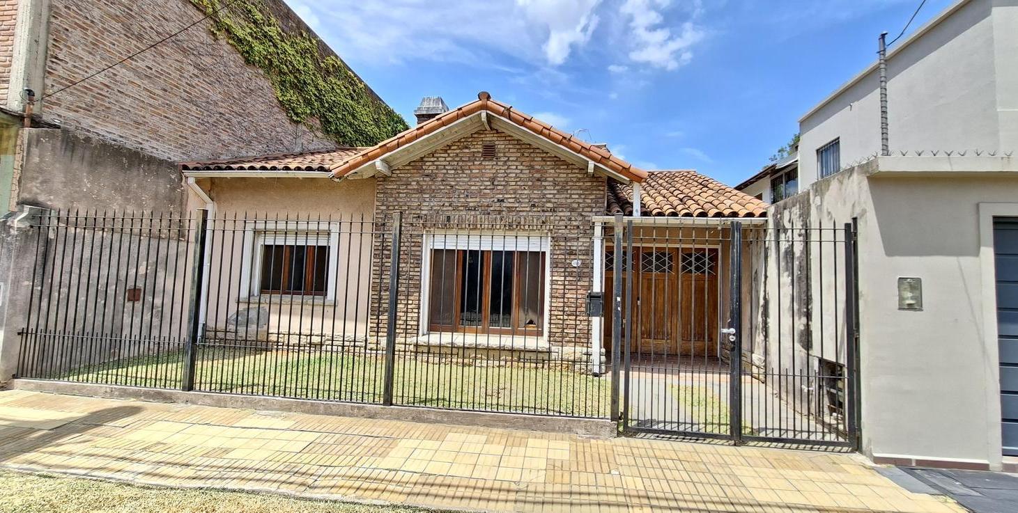 Casa a reciclar en Barrio Roche- Olivos