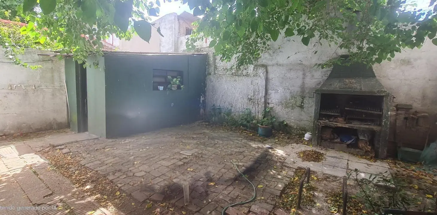 Lote con casa a refaccionar 4