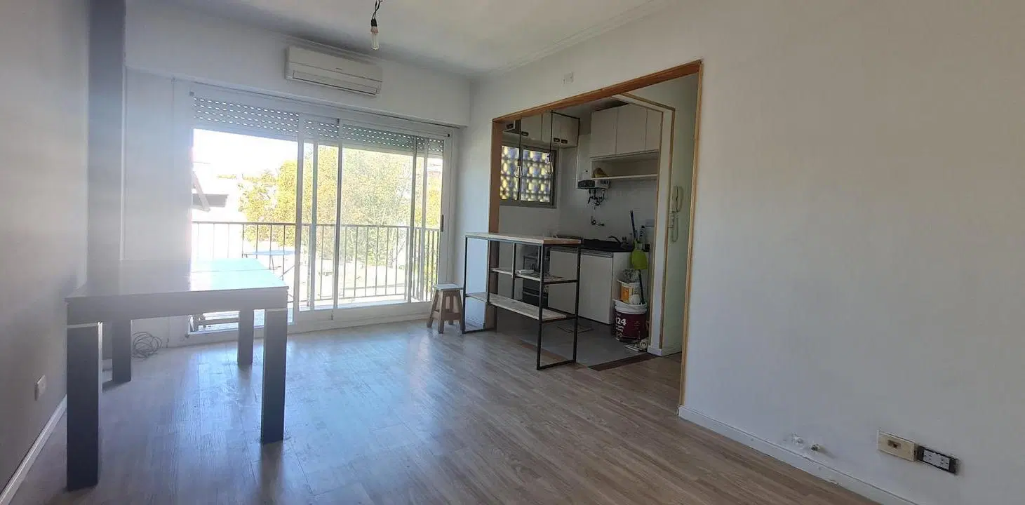 Departamento de 2 Ambientes en Florida Mitre: Luminoso con Balcón y Excelente Estado-En Alquiler. 2