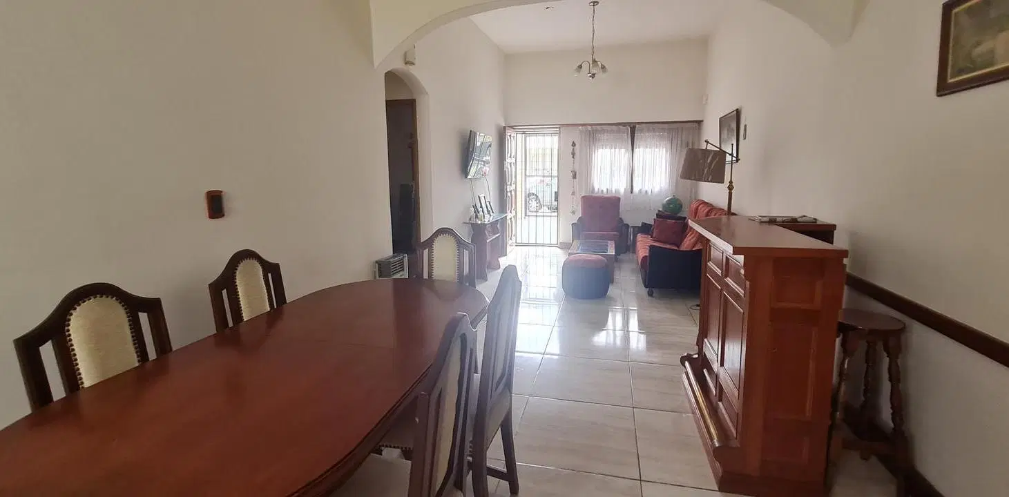 Encantador PH 3 amb. al frente con patio y cochera, listo para mudarse- En Venta 4