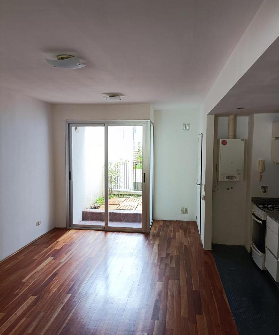 IMPECABLE! Monoambiente con Cochera, Balcón y patio en Excelente Ubicación- VENTA CON RENTA