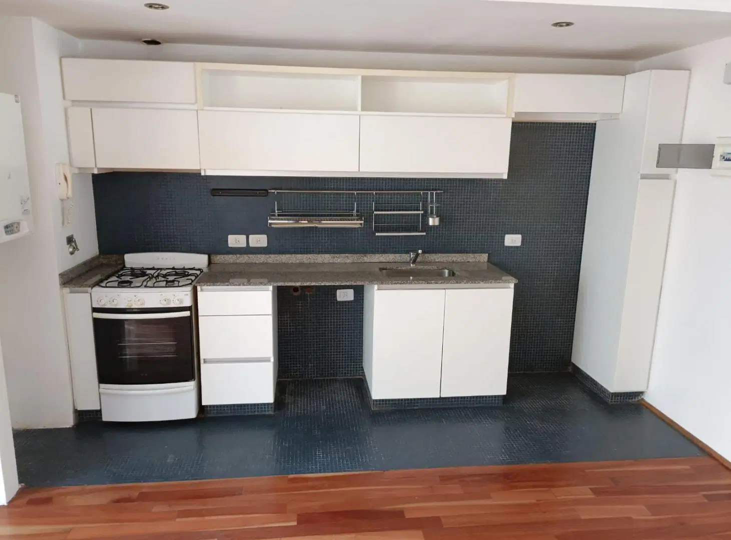 IMPECABLE! Monoambiente con Cochera, Balcón y patio en Excelente Ubicación- VENTA CON RENTA 8