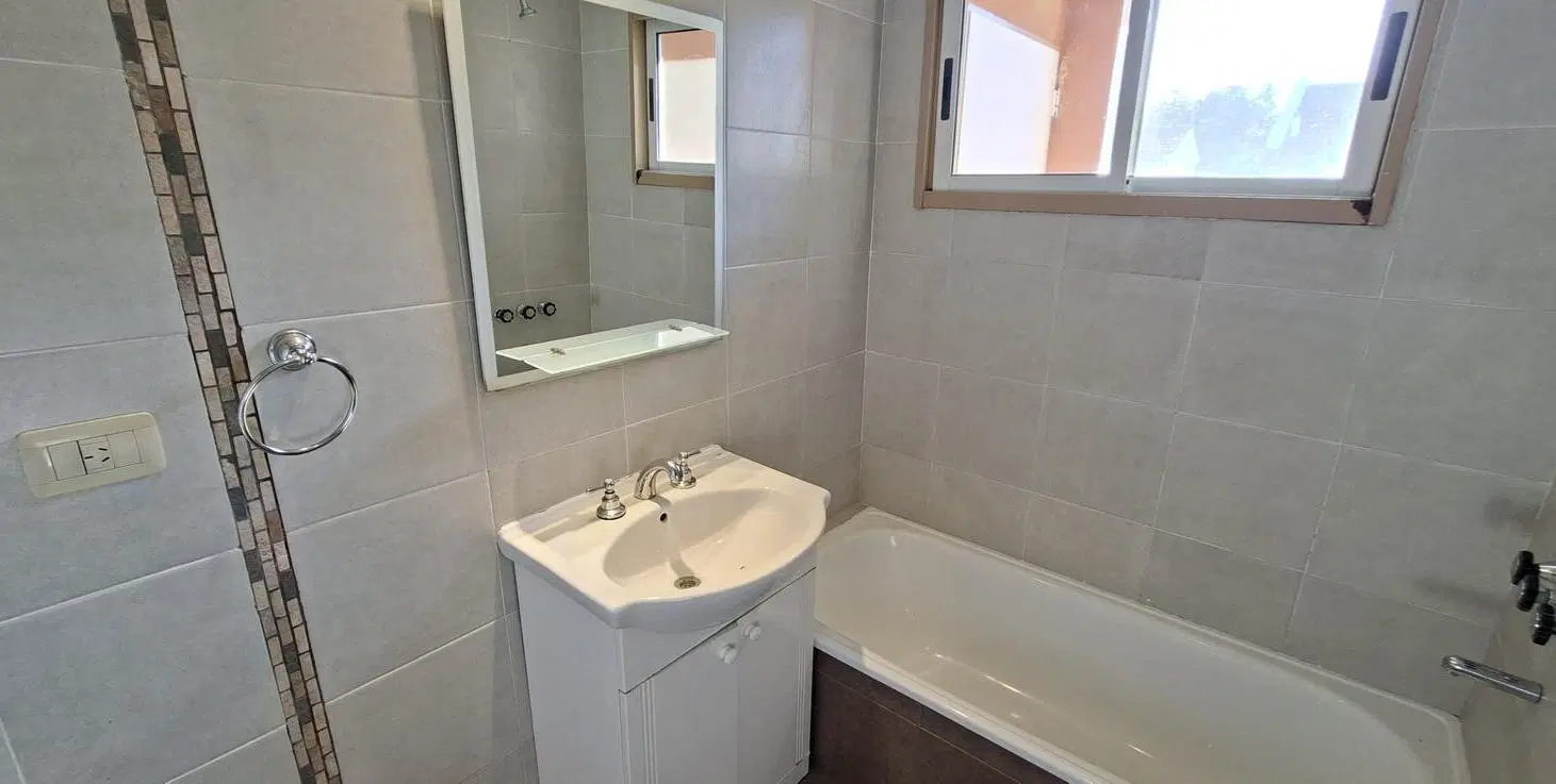 Hermoso departamento de 2 ambientes con balcón y cochera 3