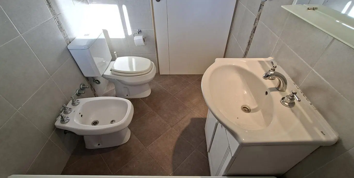 Hermoso departamento de 2 ambientes con balcón y cochera 1