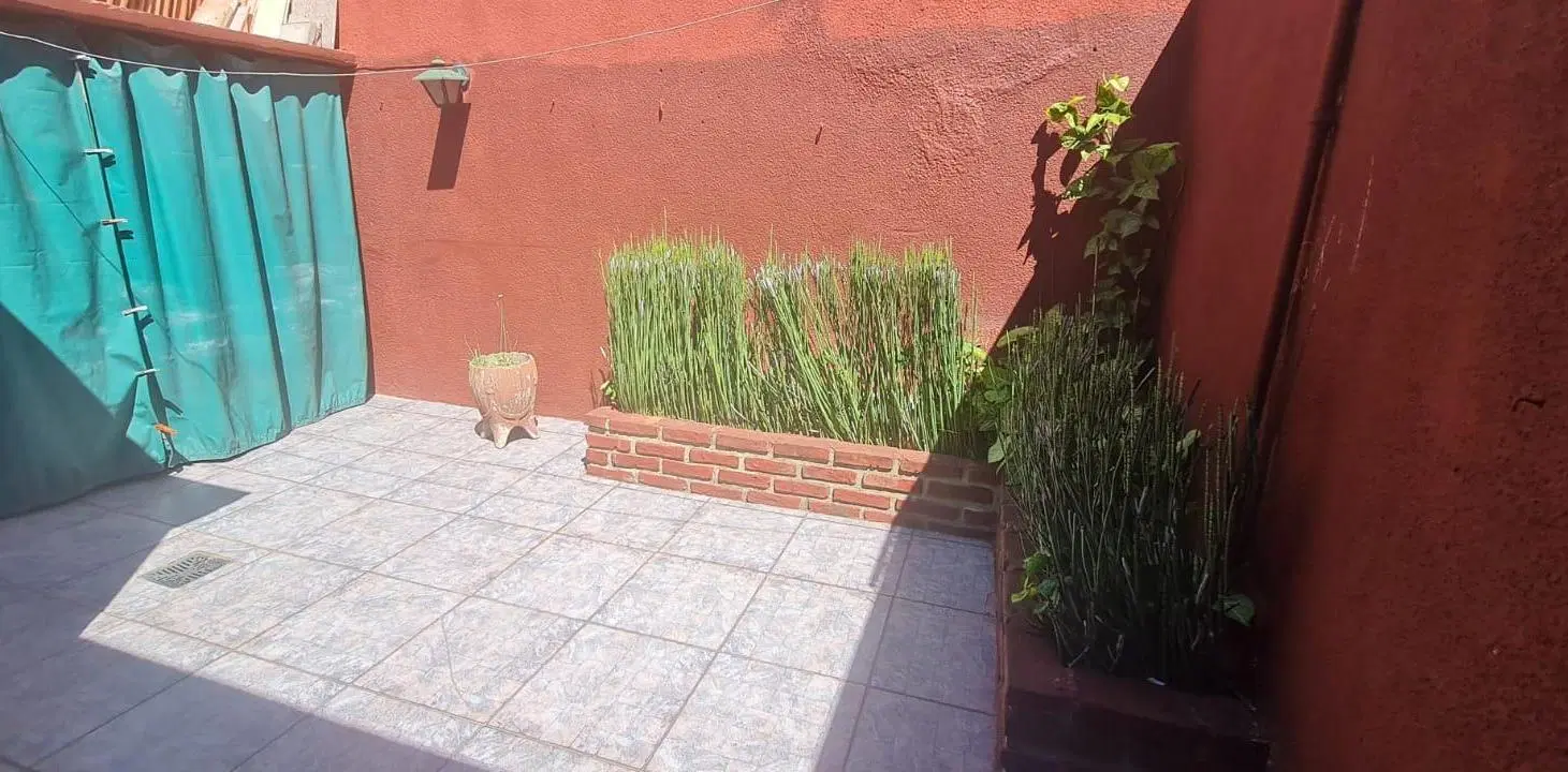 PH en excelente estado, tres ambientes, patio con lavadero- En Alquiler 4