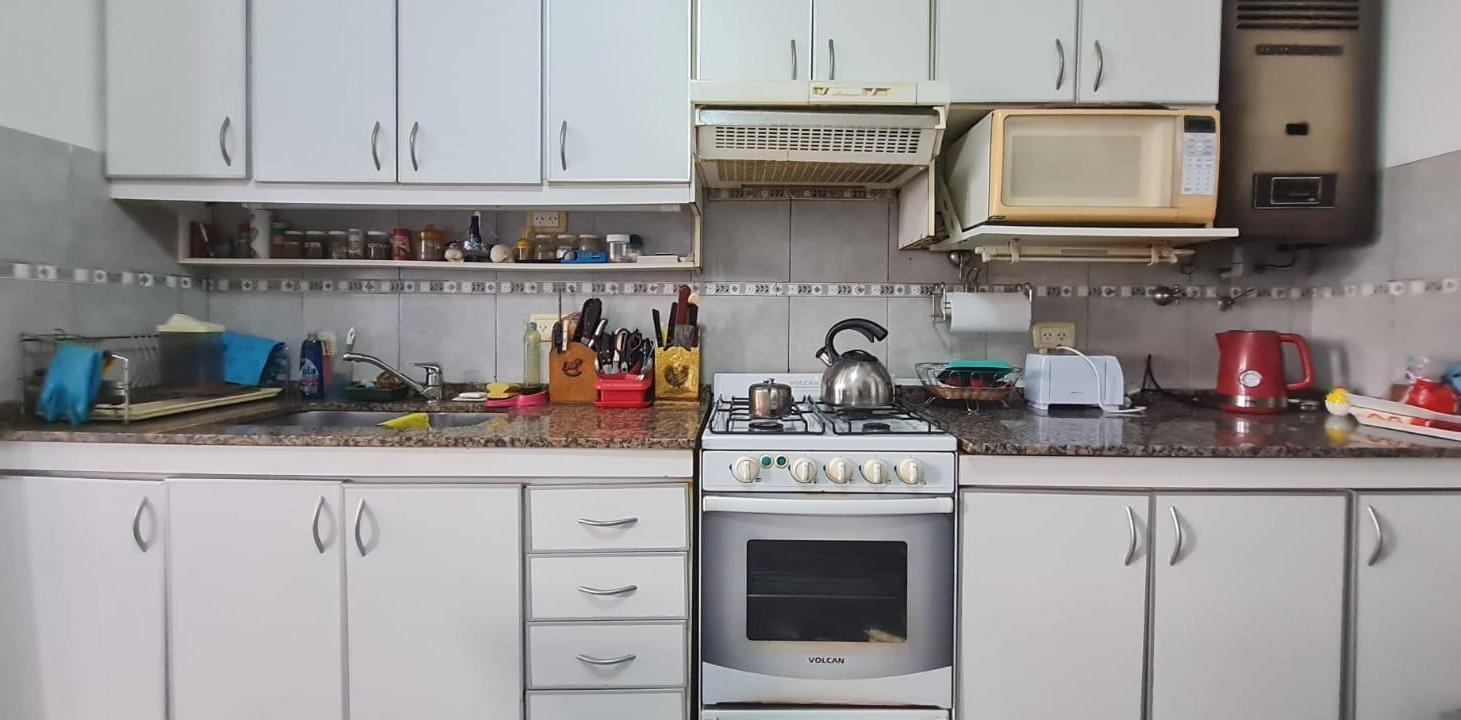 OPORTUNIDAD! Casa de 4 ambientes a refaccionar con patio, parrilla y terraza todo en PB-En Venta.