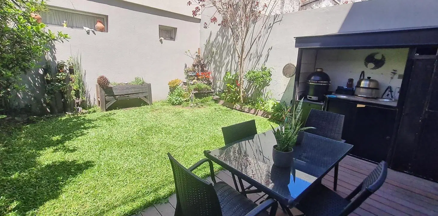 Luminoso Dúplex con Jardín, terraza, cochera en ubicación inmejorable- En Venta 3