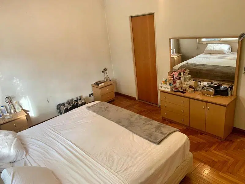 Casa muy luminosa con 3 dormitorios, family-room jardin pileta, parrilla terraza y cochera-en venta 4