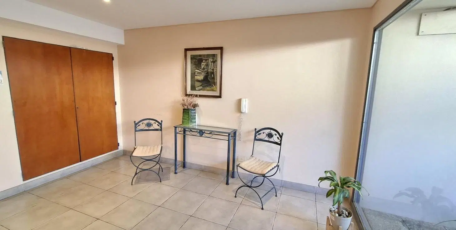 Departamento de 3 ambientes con cochera en Florida 4