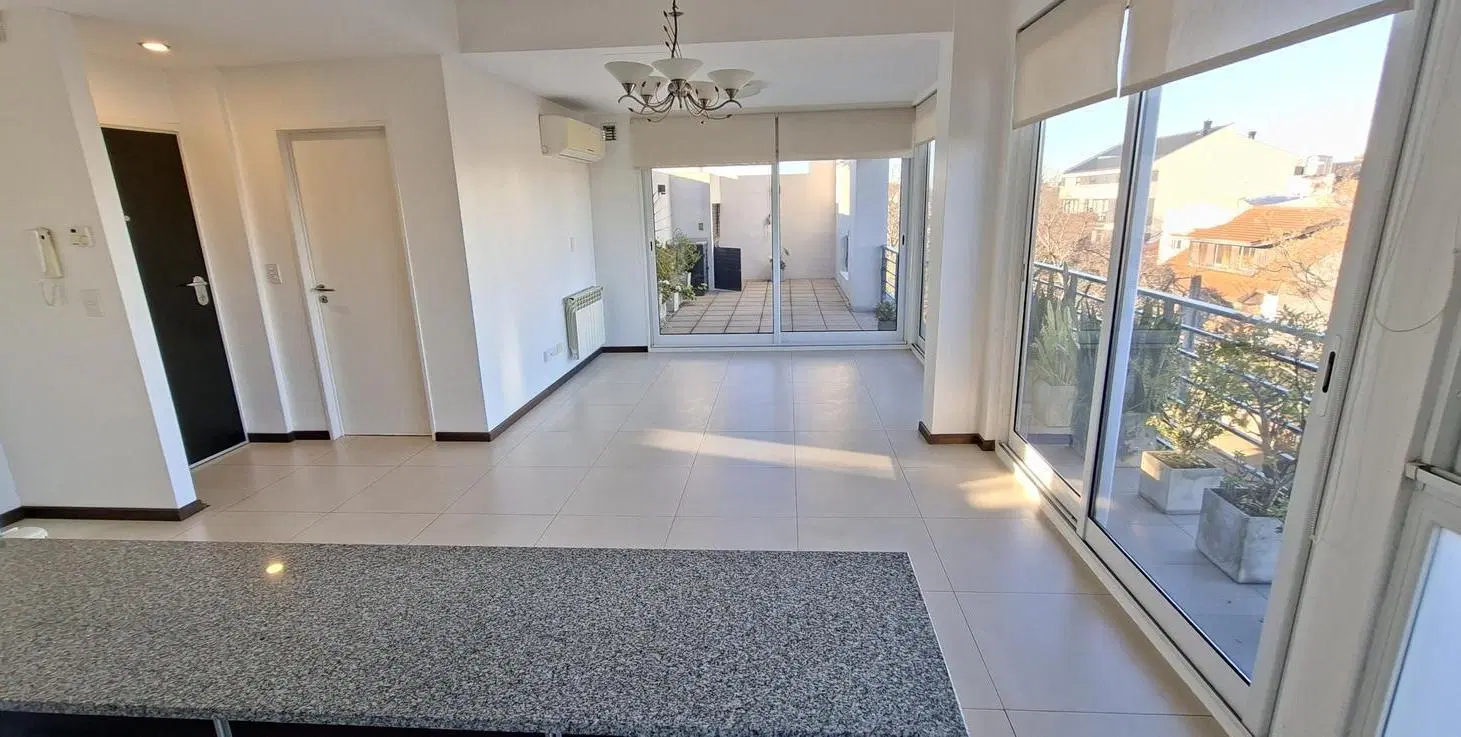 Amplio departamento de 3 ambientes en Florida con Terraza y parrilla en alquiler 5