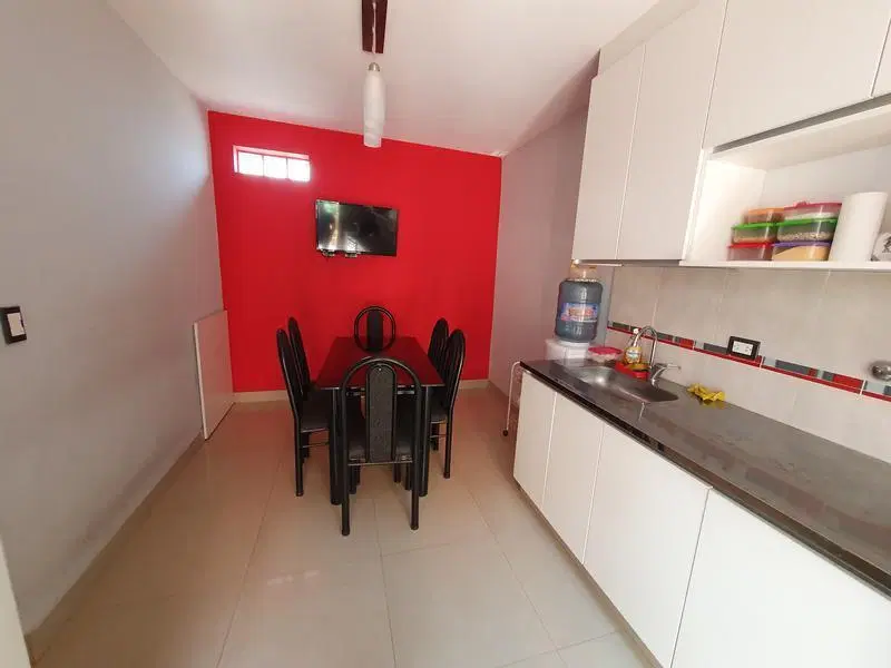 4 Ambientes con cochera y patio 3