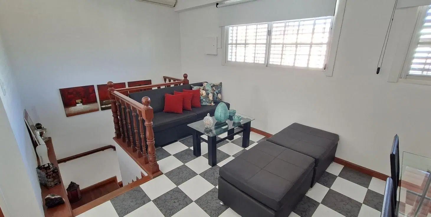Comodo y luminoso PH de 3 ambientes con amplia terraza y cochera - En Venta 2