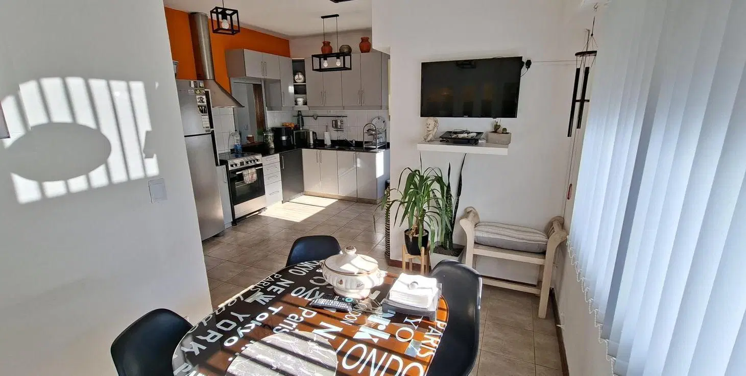 Comodo y luminoso PH de 3 ambientes con amplia terraza y cochera - En Venta 5