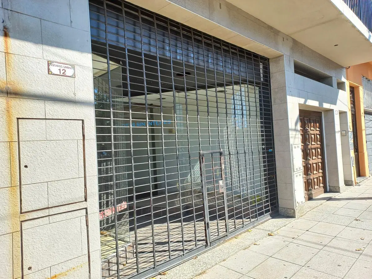 Local a pasos de Av Mitre y General Paz 3