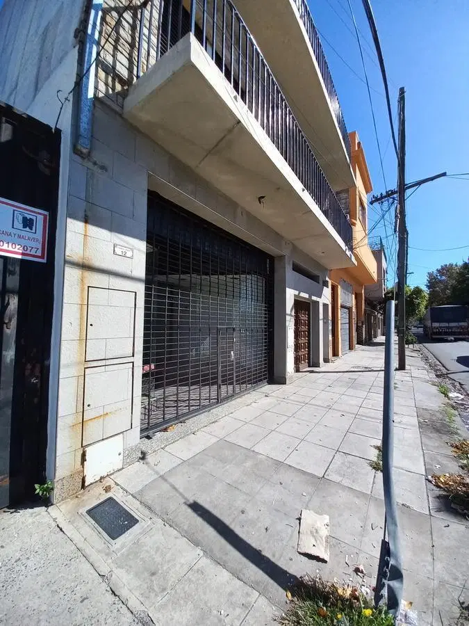 Local a pasos de Av Mitre y General Paz 4