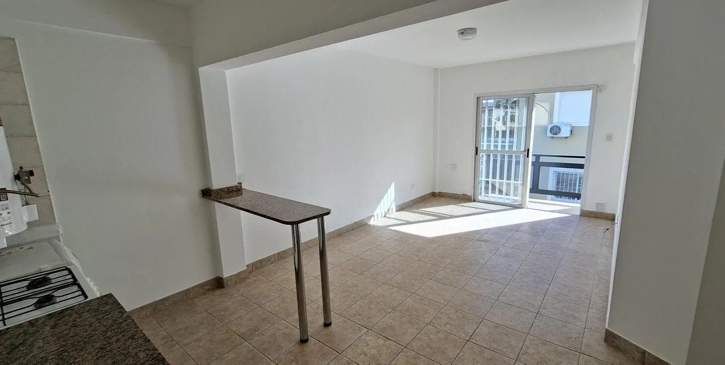 Departamento de 3 ambientes en Florida con cochera - En alquiler 2