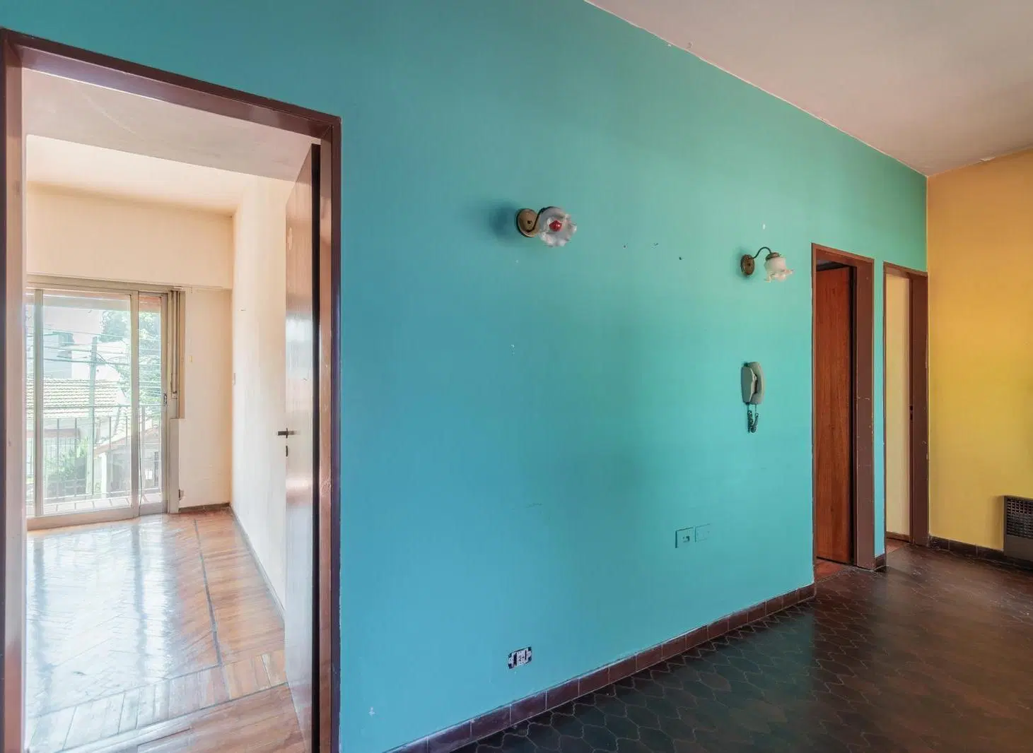Hermosa casa sobre lote de 10.48X 30.45 con amplio jardín- En Venta 8