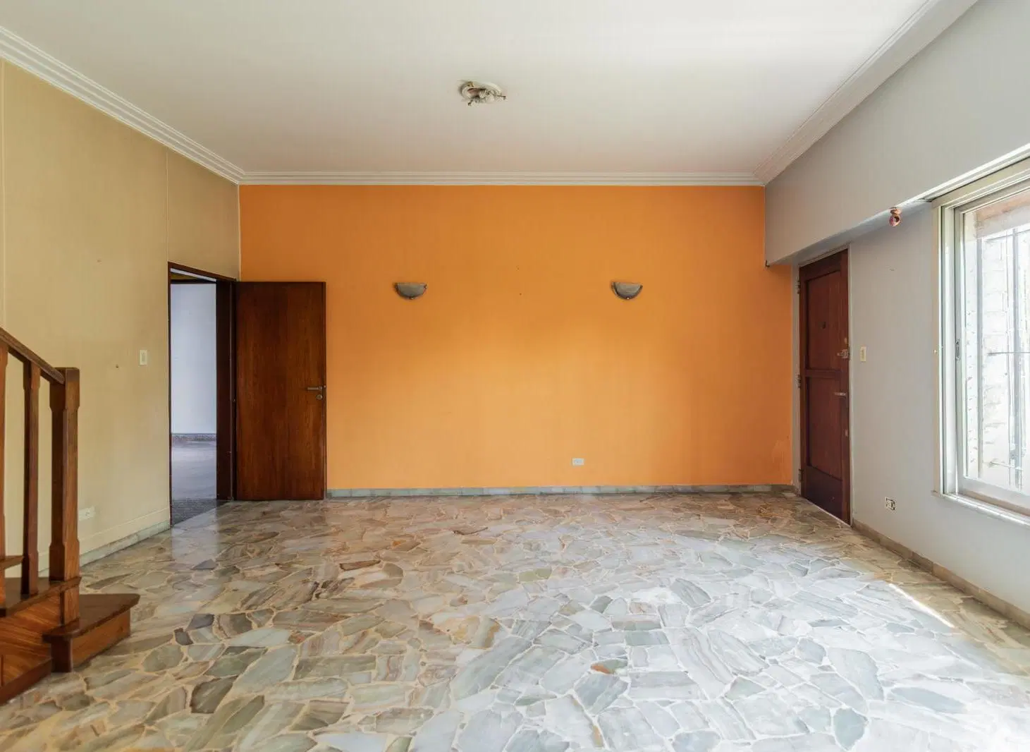 Hermosa casa sobre lote de 10.48X 30.45 con amplio jardín- En Venta 3
