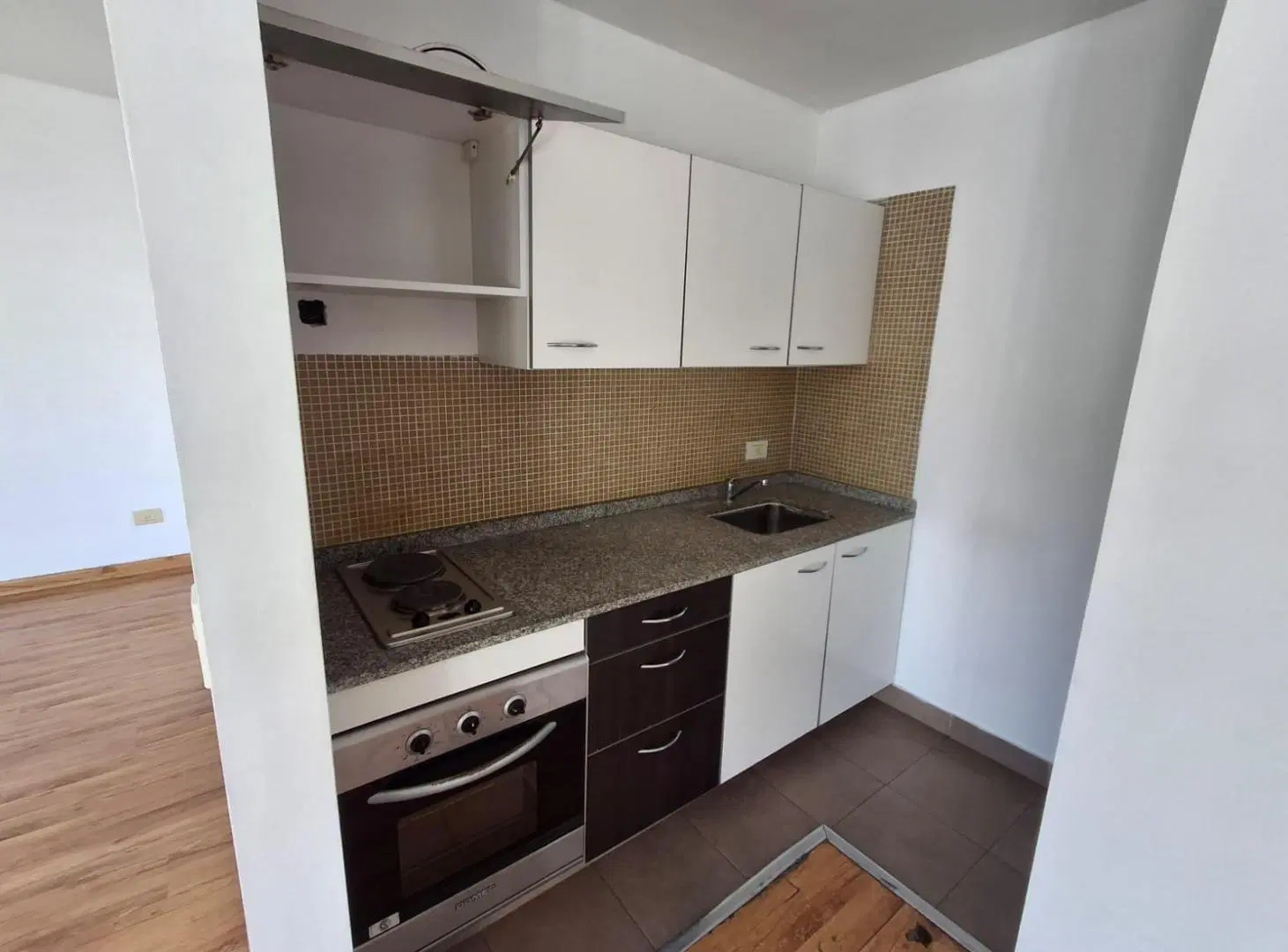 Hermoso Monoambiente con cochera y vista abierta 5