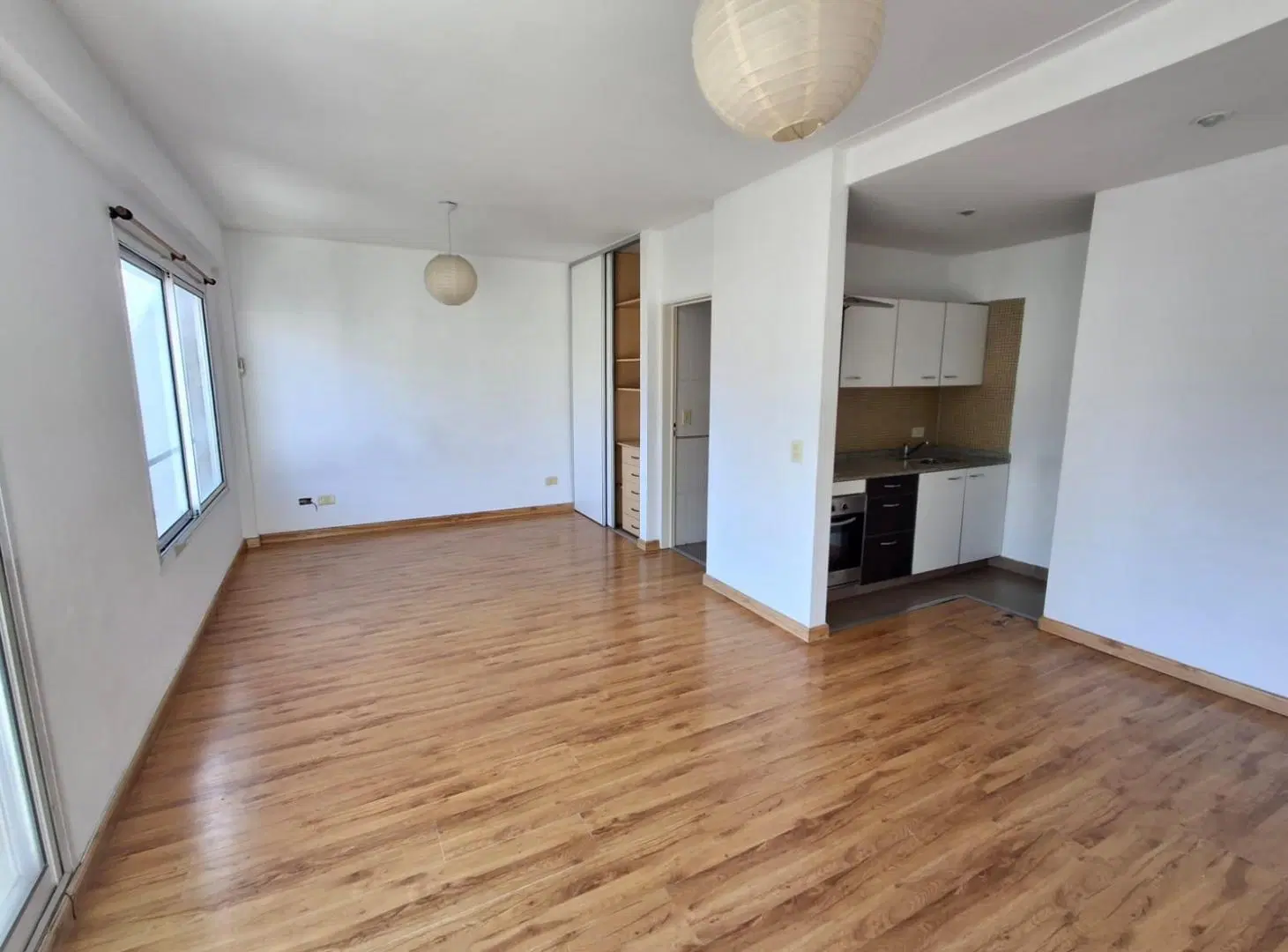 Hermoso Monoambiente con cochera y vista abierta 3