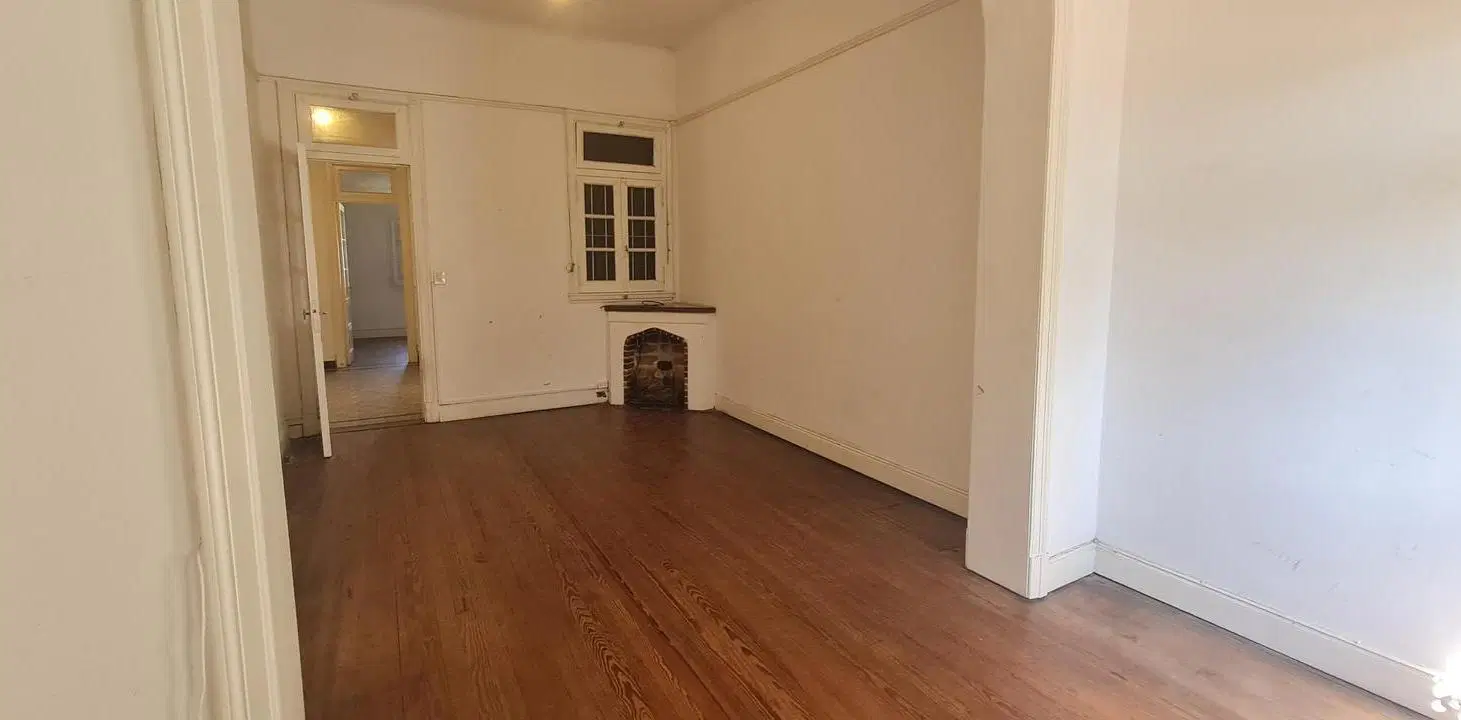 Casa de 5 ambientes toda en PB, con Gran Jardín y Mucho Potencial en Excelente Lote- En Venta 5