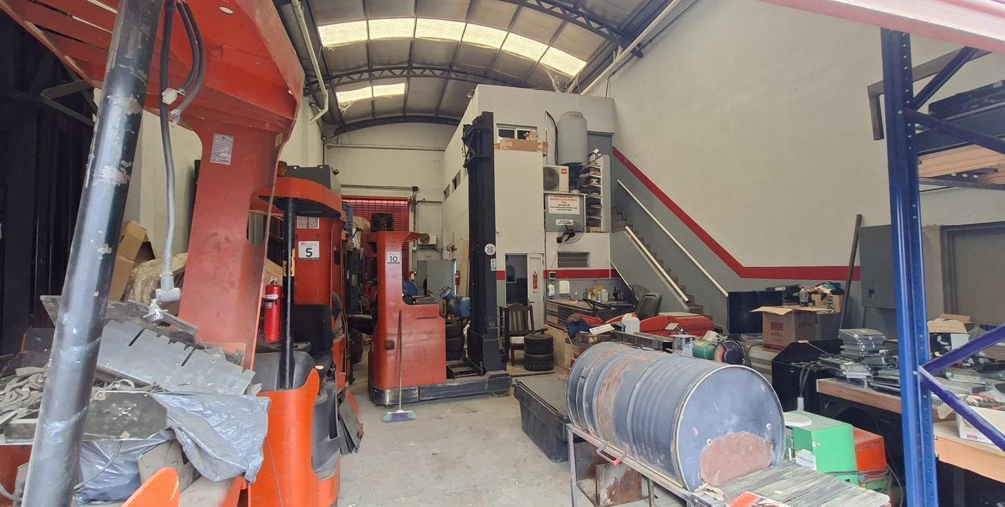 Foto de Galpón de amplias dimensiones con excelente ubicación en Munro, imagen 1