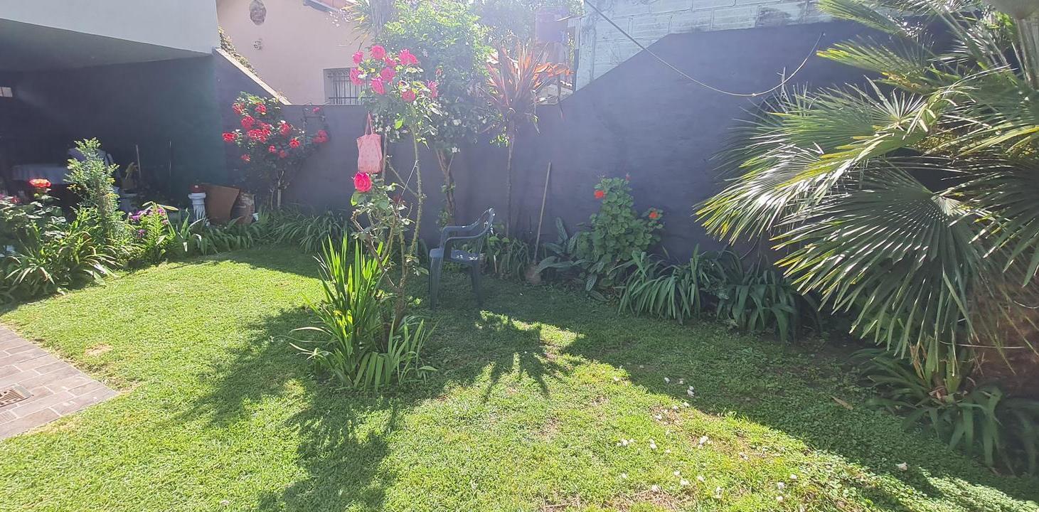 Foto de Casa de 3 ambientes con cochera y jardín en muy buen estado- En venta, imagen 5