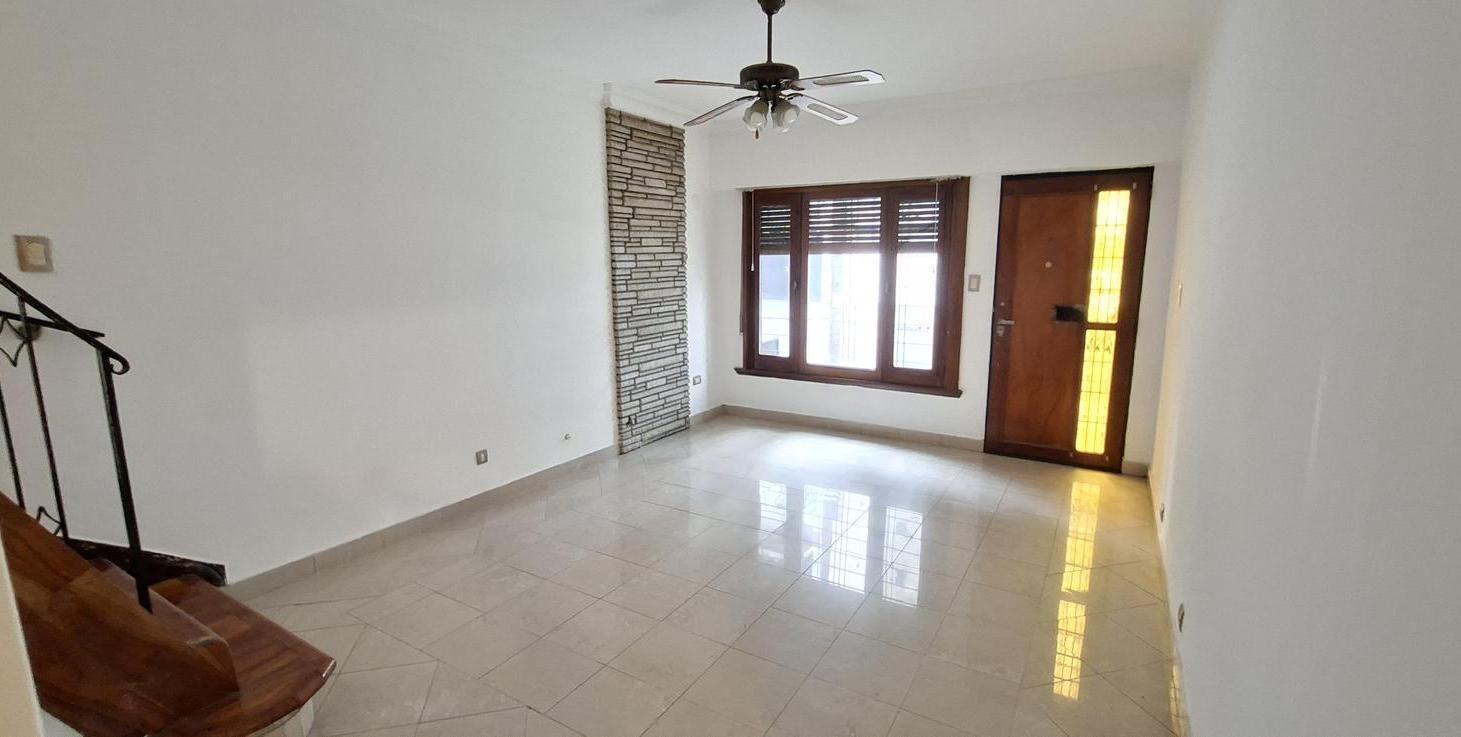 Foto de Duplex a pasos de Av Maipu, dos dormitorios , escritorio y garage., imagen 1