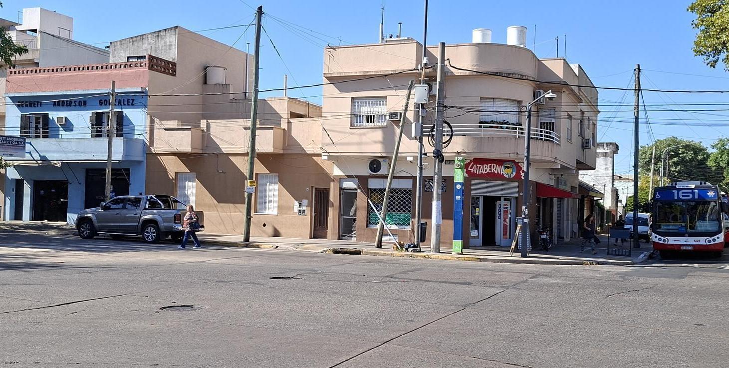 Foto de Local con vivienda en Hipolito Yrigoyen y Av. Mitre- Florida - En Venta, imagen 4