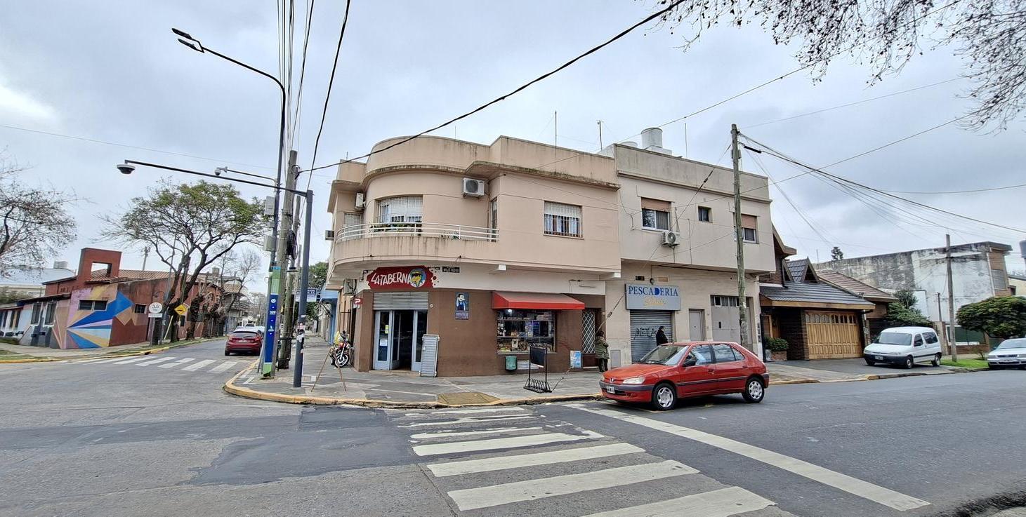 Foto de Local con vivienda en Hipolito Yrigoyen y Av. Mitre- Florida - En Venta, imagen 2