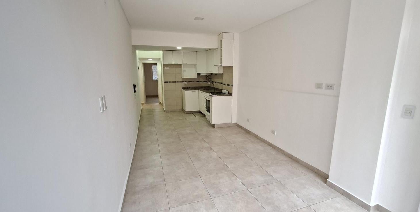 Foto de Hermoso PH 2 ambientes con patio y jardín en Florida, imagen 4