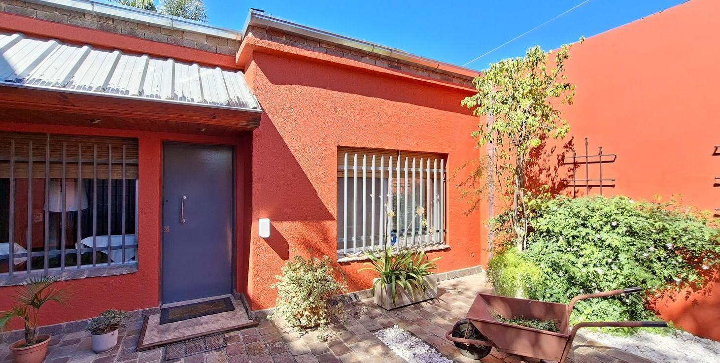 Foto de Casa de 4 ambientes con jardín en Florida, imagen 2