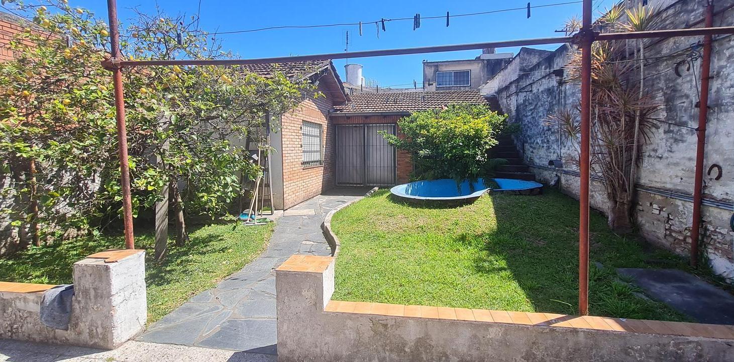 Foto de Lote con dos viviendas, jardín y cochera en Florida Oeste- En Venta, imagen 5