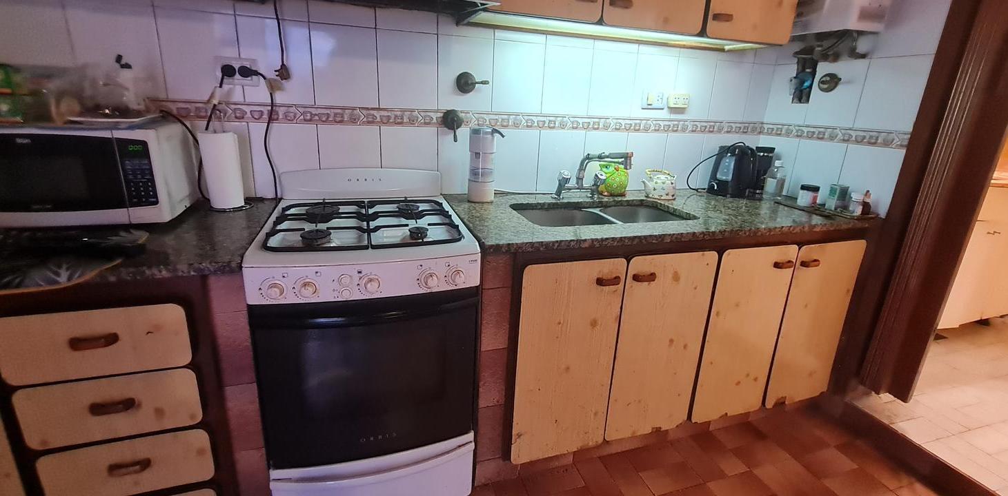 Foto de Lote con dos viviendas, jardín y cochera en Florida Oeste- En Venta, imagen 1