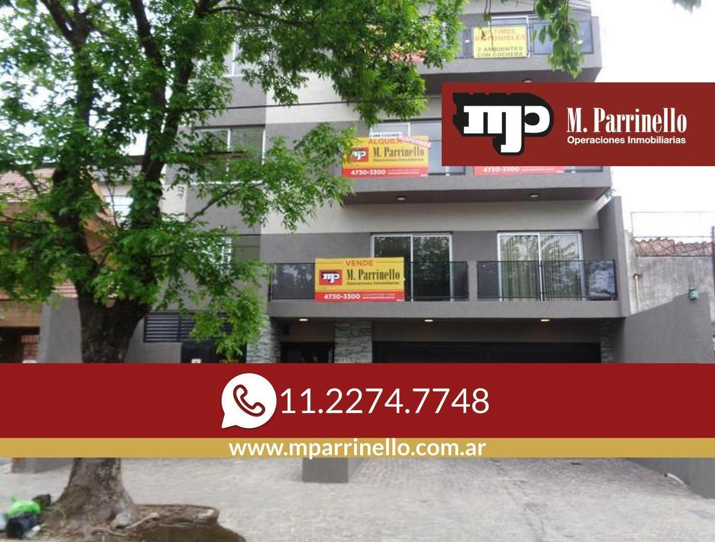 Departamento dos ambientes con balcon y cochera cubierta-En Venta