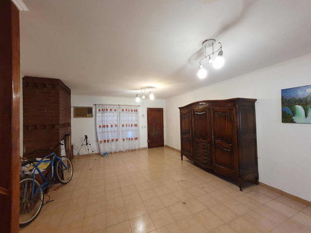Foto de Casa tres dormitorios, cochera, jardin. pileta, quincho-en venta, imagen 3