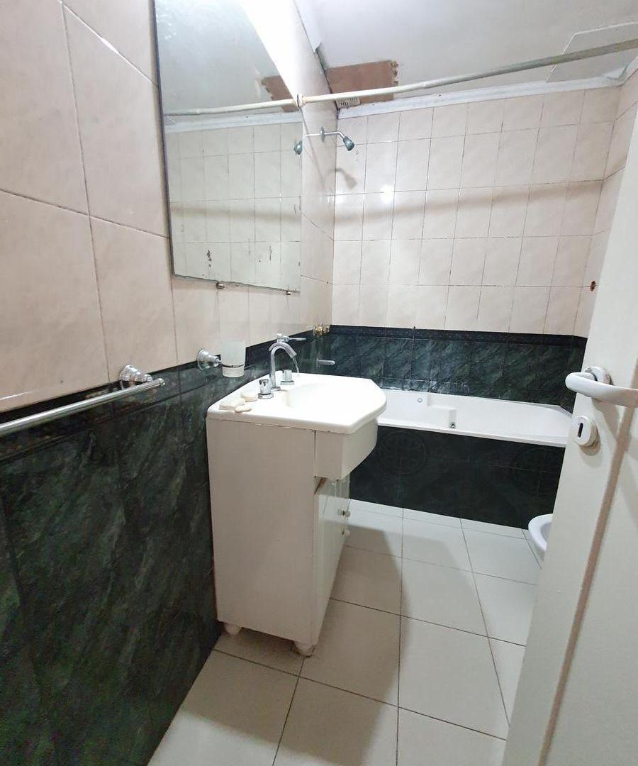 Foto de Casa tres dormitorios, cochera, jardin. pileta, quincho-en venta, imagen 2