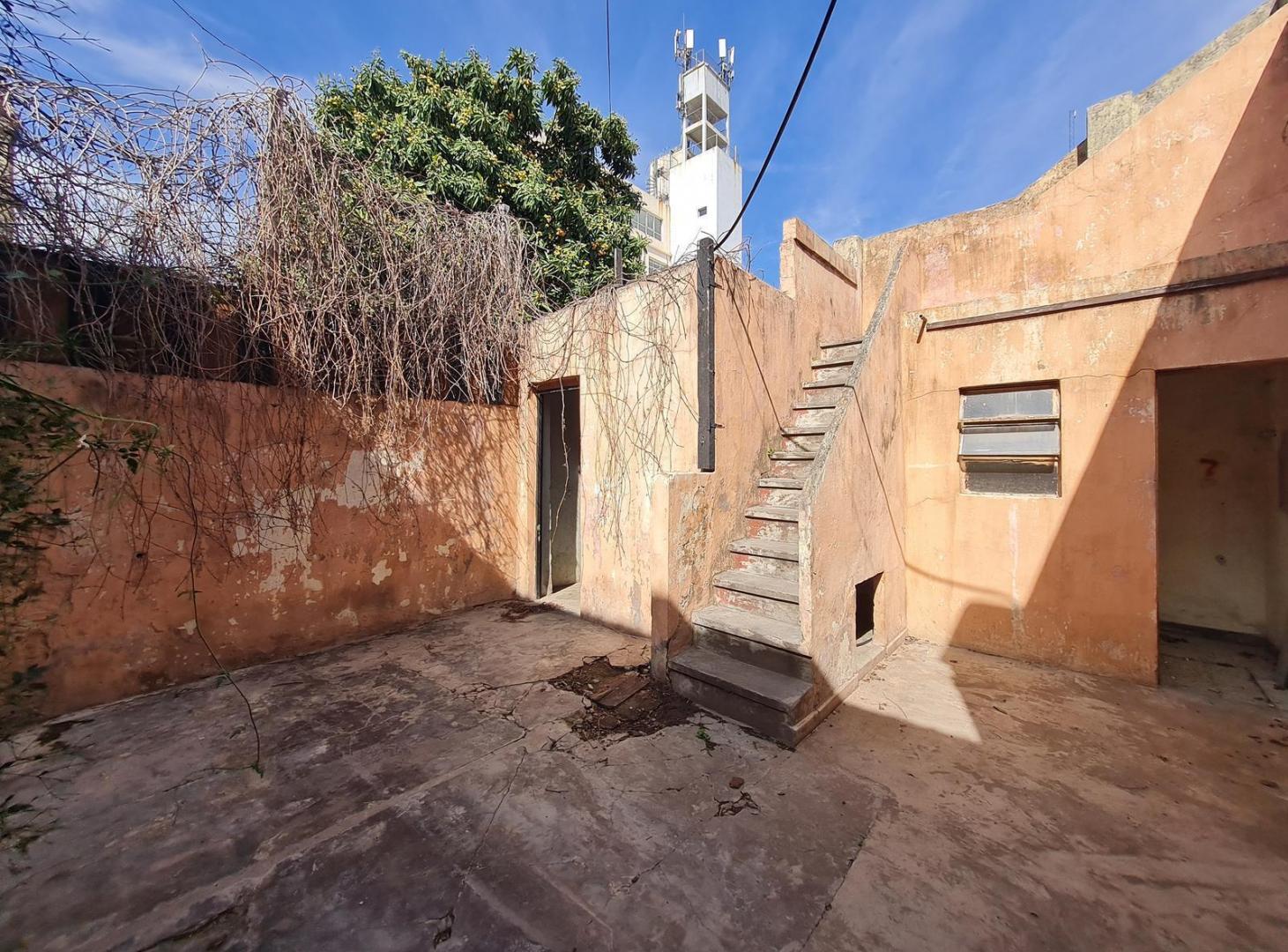 Foto de ¡IMPERDIBLE! ¡PH con lote de 8,36x34! En venta y a refaccionar, imagen 5