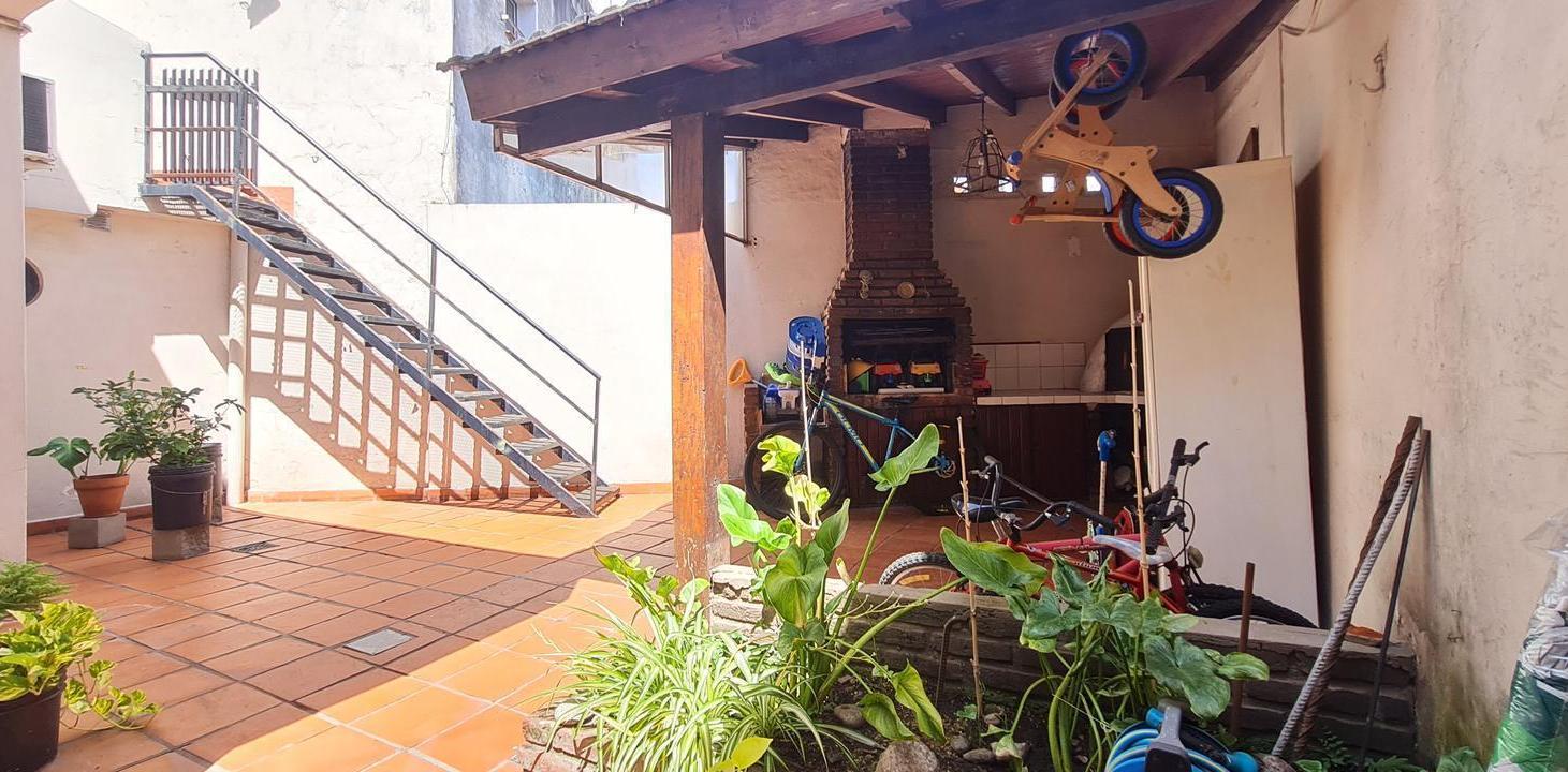 Foto de Casa 5 ambientes, patio, terraza, cochera, proxima a estación, imagen 2