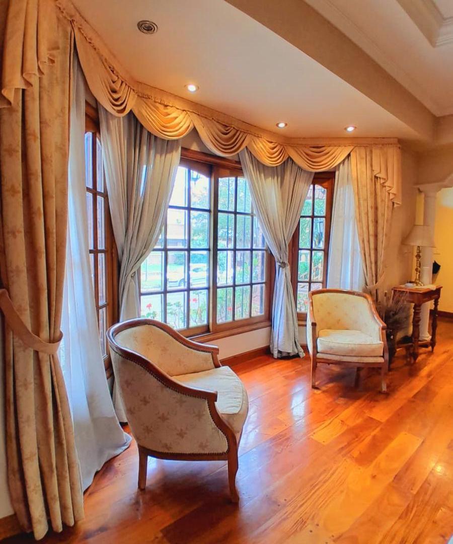 Foto de Excelente chalet con hermoso jardin - Toma menor valor, imagen 3