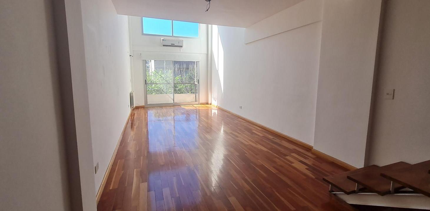 Foto de Hermoso Departamento de 2 Ambientes en Dúplex con Cochera- En Venta, imagen 2