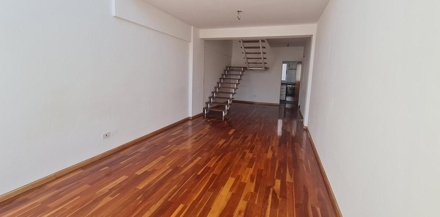 Foto de Hermoso Departamento de 2 Ambientes en Dúplex con Cochera- En Venta, imagen 3