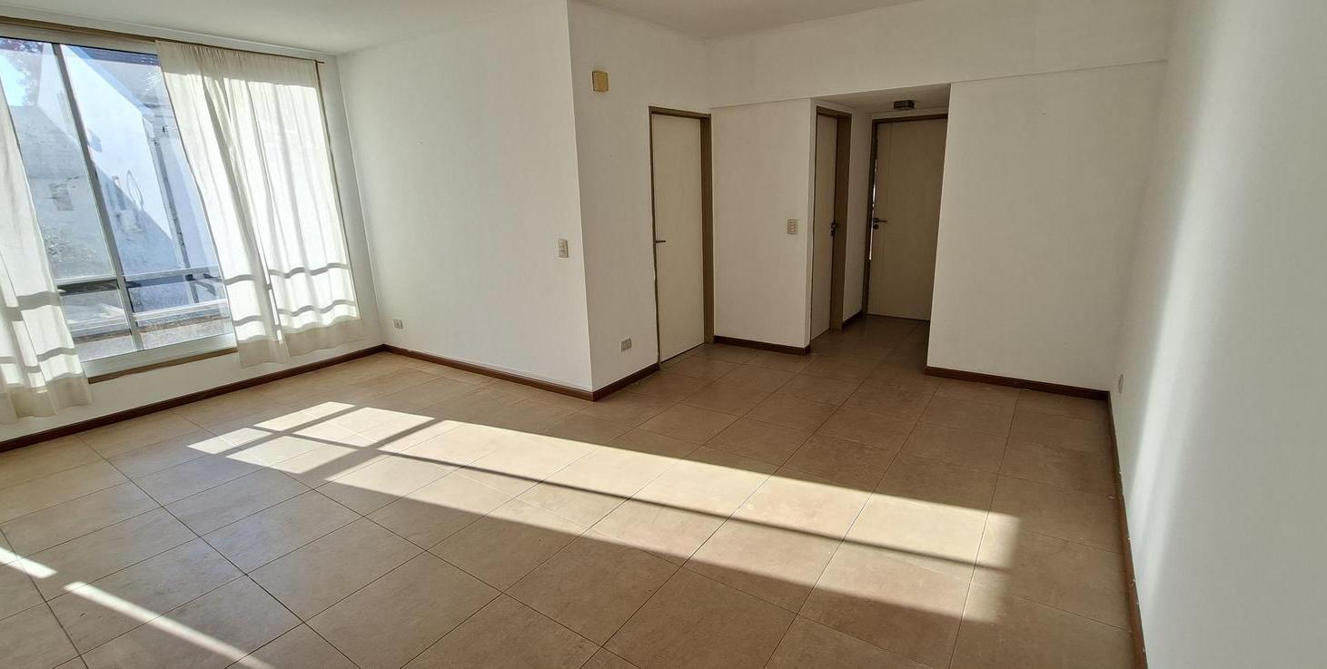 Foto de Hermoso departamento de 2 ambientes con balcón y cochera, imagen 1