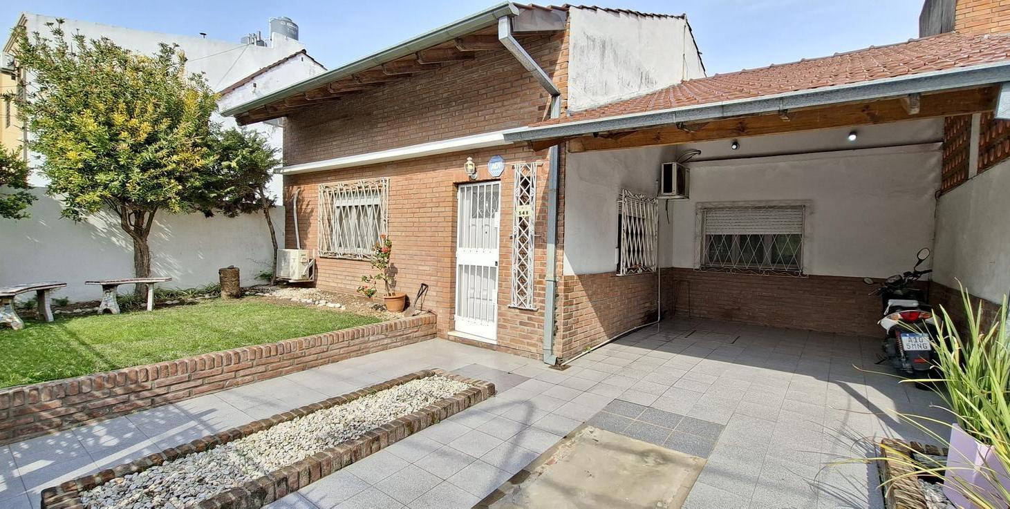 Foto de Casa de 3 ambientes con amplio jardín - Apto crédito!!!- en Villa, imagen 3