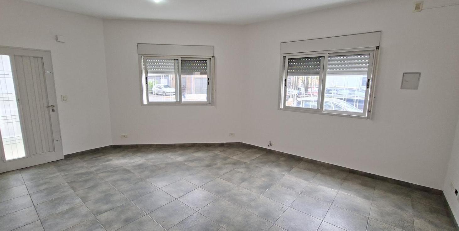 Foto de Casa en alquiler de 2 ambientes con cochera y patio en Villa Martelli, imagen 2