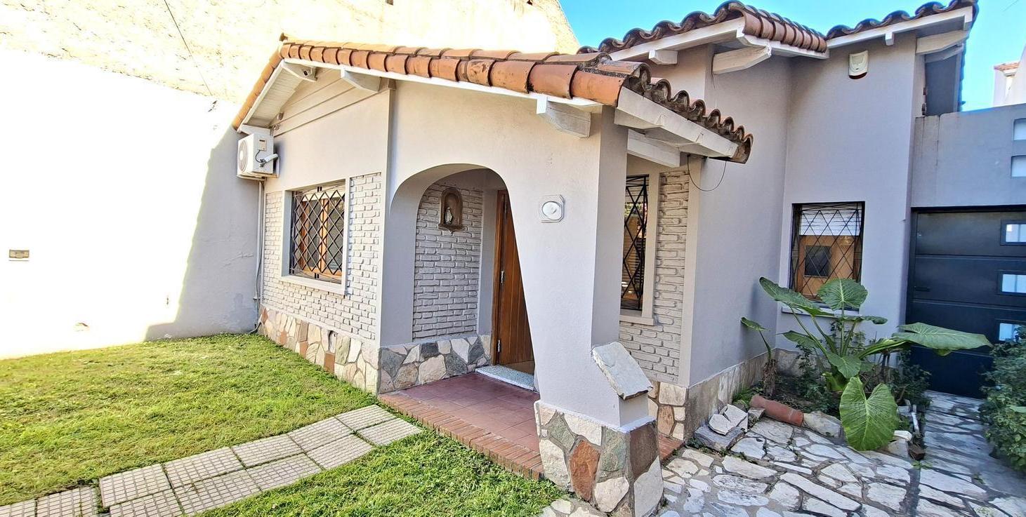 Foto de Casa de 3 ambientes con Jardin y quincho en villa Martelli- en venta, imagen 5