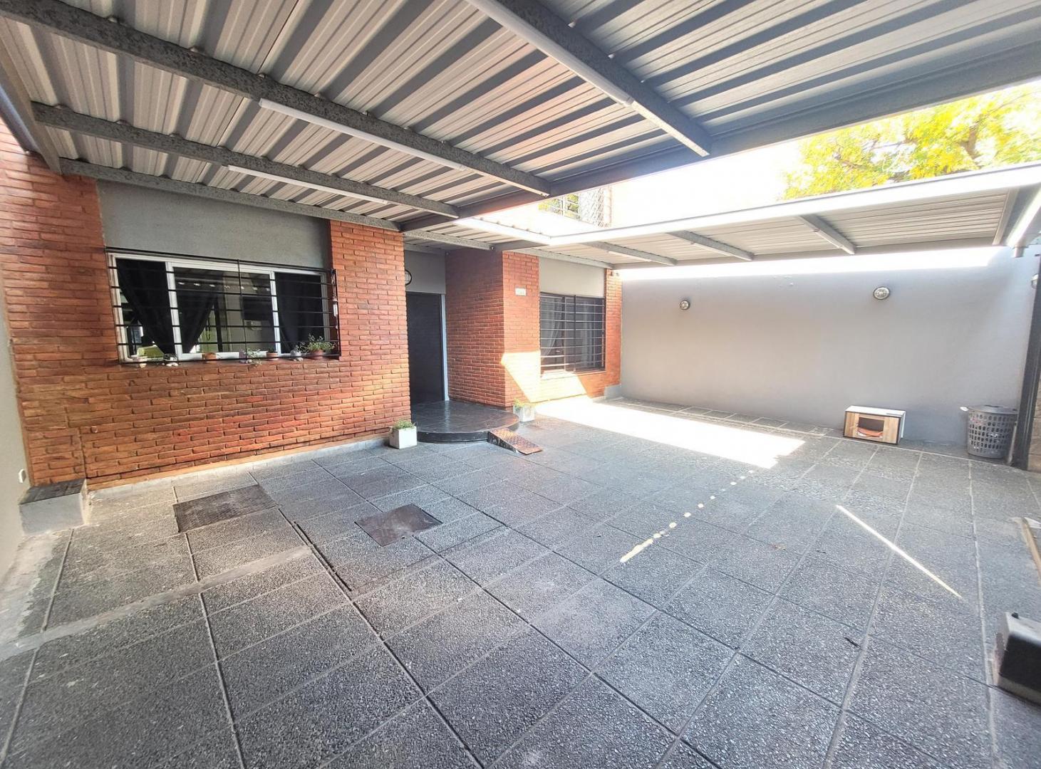 Foto de Impecable chalet con cochera para 3 autos y piscina-en venta, imagen 5